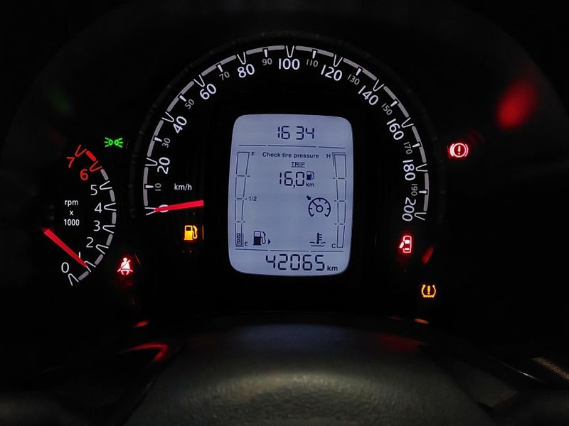 Fiat MOBI 1.0 EVO FLEX LIKE MANUAL 2022/2022 BETIOLO NOVOS E SEMINOVOS LAJEADO / Carros no Vale
