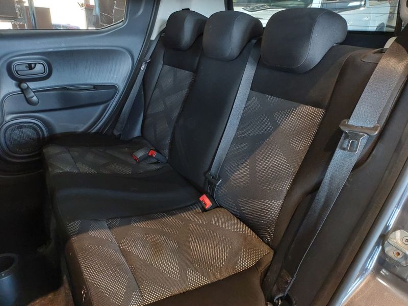 Fiat MOBI 1.0 EVO FLEX LIKE MANUAL 2022/2022 BETIOLO NOVOS E SEMINOVOS LAJEADO / Carros no Vale