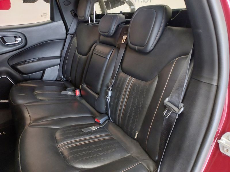 Fiat TORO 2.0 16V TURBO DIESEL VOLCANO 4WD AT9 2017/2017 BETIOLO NOVOS E SEMINOVOS LAJEADO / Carros no Vale