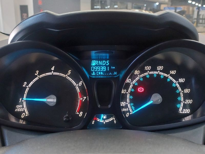 Ford FIESTA 1.6 SE HATCH 16V FLEX 4P POWERSHIFT 2013/2014 BETIOLO NOVOS E SEMINOVOS LAJEADO / Carros no Vale