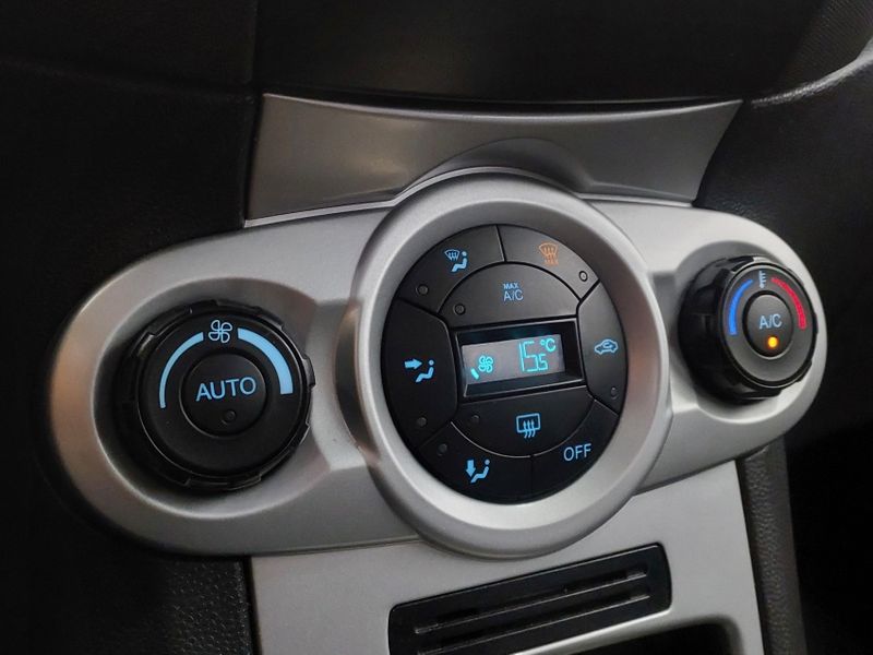 Ford FIESTA 1.6 SE HATCH 16V FLEX 4P POWERSHIFT 2013/2014 BETIOLO NOVOS E SEMINOVOS LAJEADO / Carros no Vale