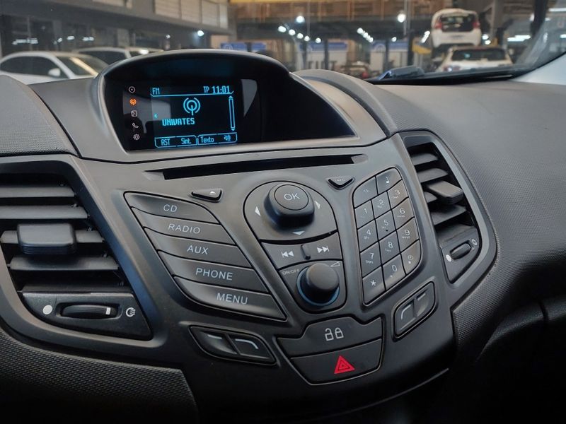 Ford FIESTA 1.6 SE HATCH 16V FLEX 4P POWERSHIFT 2013/2014 BETIOLO NOVOS E SEMINOVOS LAJEADO / Carros no Vale