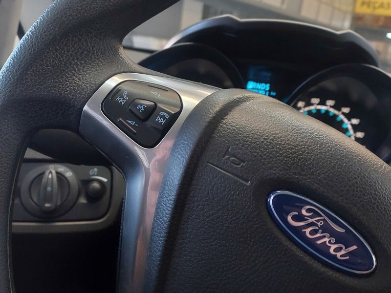 Ford FIESTA 1.6 SE HATCH 16V FLEX 4P POWERSHIFT 2013/2014 BETIOLO NOVOS E SEMINOVOS LAJEADO / Carros no Vale