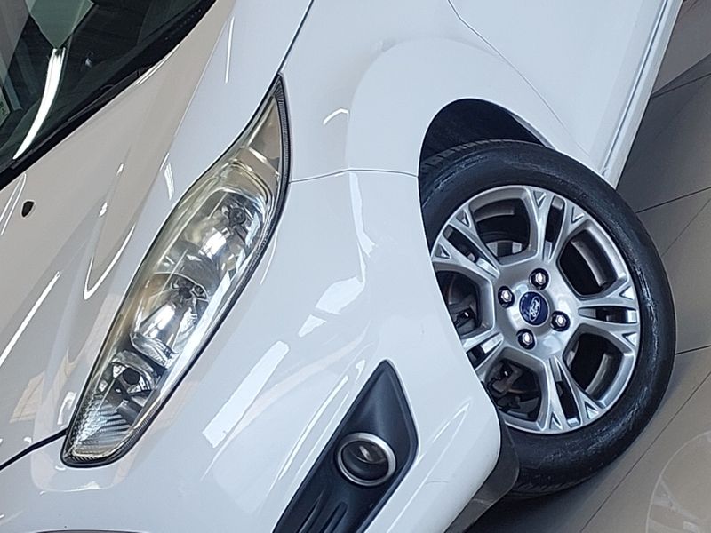 Ford FIESTA 1.6 SE HATCH 16V FLEX 4P POWERSHIFT 2013/2014 BETIOLO NOVOS E SEMINOVOS LAJEADO / Carros no Vale