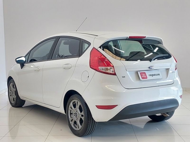 Ford FIESTA 1.6 SE HATCH 16V FLEX 4P POWERSHIFT 2013/2014 BETIOLO NOVOS E SEMINOVOS LAJEADO / Carros no Vale