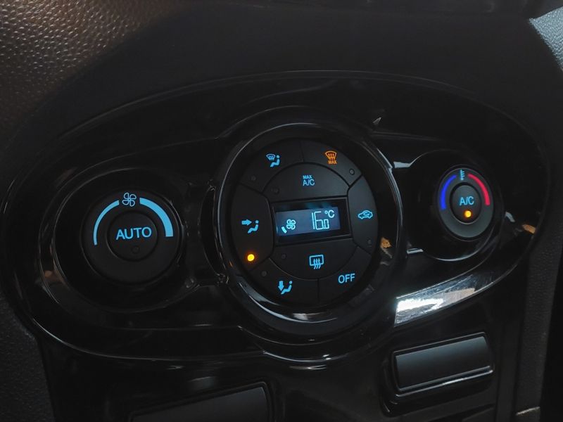 Ford FIESTA 1.6 TITANIUM SEDAN 16V FLEX 4P POWERSHIFT 2013/2014 BETIOLO NOVOS E SEMINOVOS LAJEADO / Carros no Vale