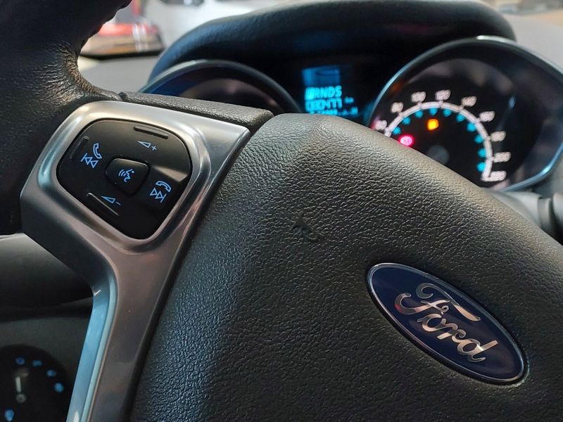 Ford FIESTA 1.6 TITANIUM SEDAN 16V FLEX 4P POWERSHIFT 2013/2014 BETIOLO NOVOS E SEMINOVOS LAJEADO / Carros no Vale