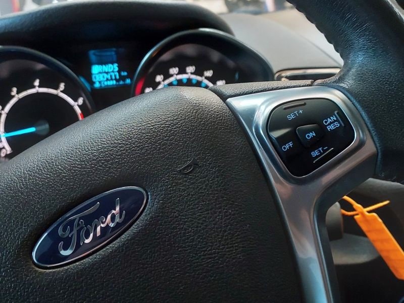 Ford FIESTA 1.6 TITANIUM SEDAN 16V FLEX 4P POWERSHIFT 2013/2014 BETIOLO NOVOS E SEMINOVOS LAJEADO / Carros no Vale