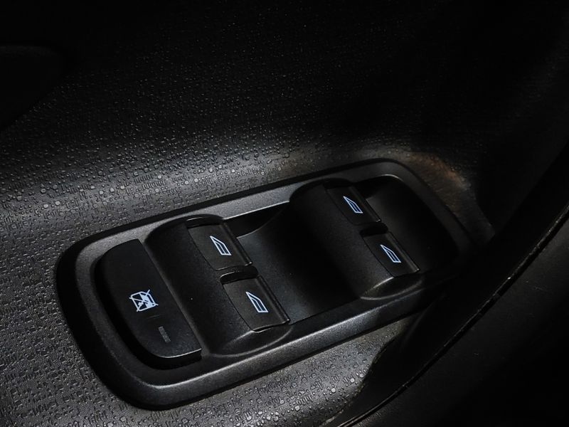Ford FIESTA 1.6 TITANIUM SEDAN 16V FLEX 4P POWERSHIFT 2013/2014 BETIOLO NOVOS E SEMINOVOS LAJEADO / Carros no Vale