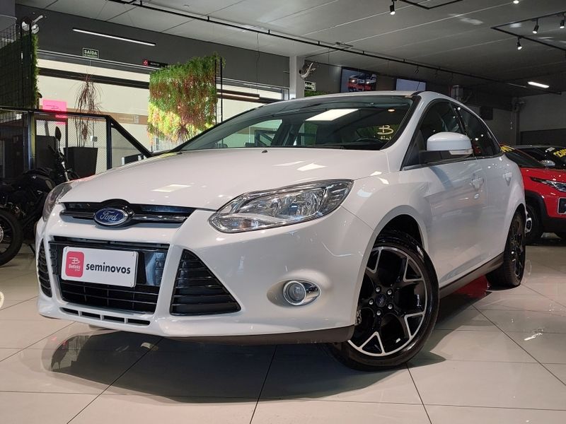 Ford FOCUS 2.0 TITANIUM SEDAN 16V FLEX 4P POWERSHIFT 2014/2014 BETIOLO NOVOS E SEMINOVOS LAJEADO / Carros no Vale