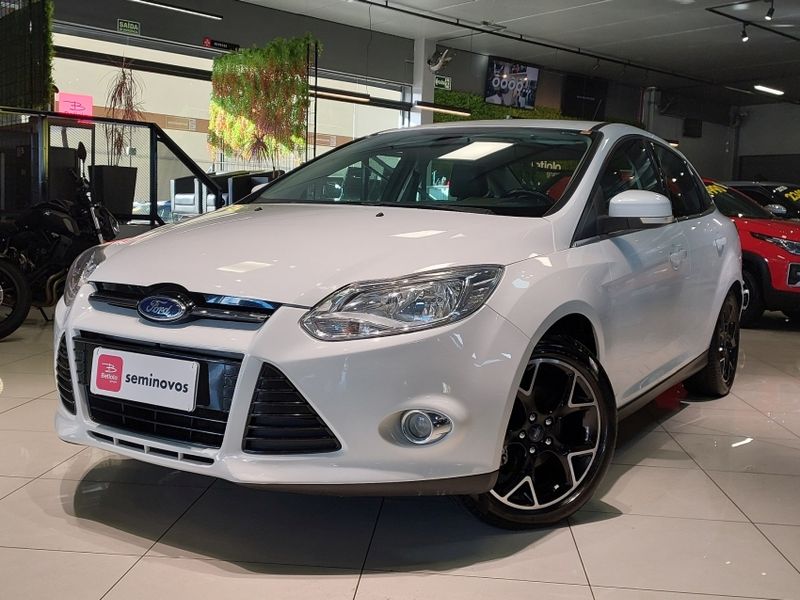 Ford FOCUS 2.0 TITANIUM SEDAN 16V FLEX 4P POWERSHIFT 2014/2014 BETIOLO NOVOS E SEMINOVOS LAJEADO / Carros no Vale