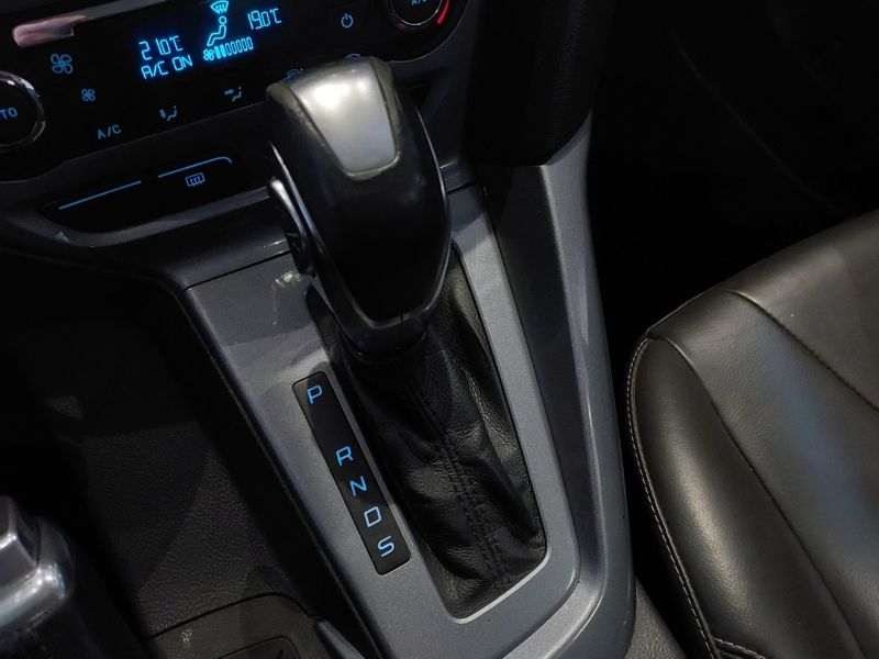 Ford FOCUS 2.0 TITANIUM SEDAN 16V FLEX 4P POWERSHIFT 2014/2014 BETIOLO NOVOS E SEMINOVOS LAJEADO / Carros no Vale