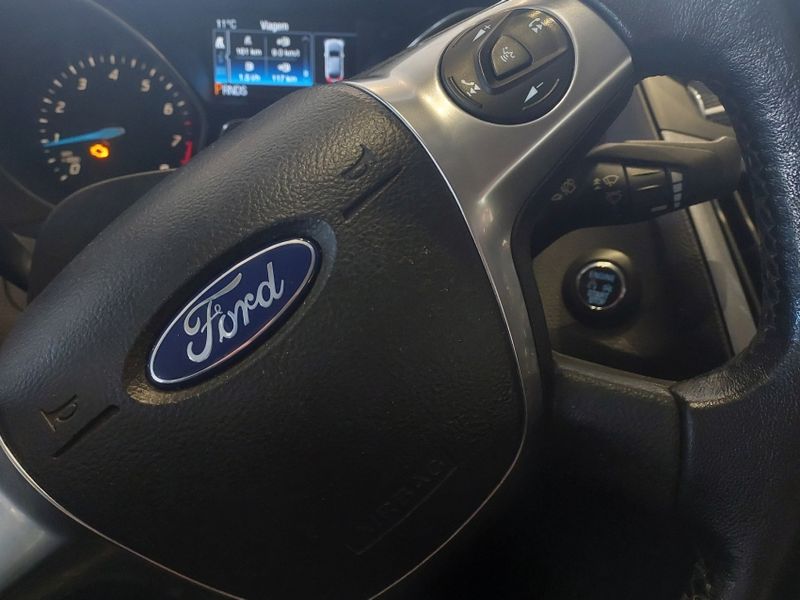 Ford FOCUS 2.0 TITANIUM SEDAN 16V FLEX 4P POWERSHIFT 2014/2014 BETIOLO NOVOS E SEMINOVOS LAJEADO / Carros no Vale
