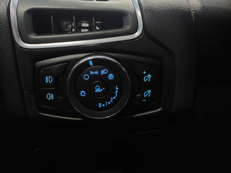 Ford FOCUS 2.0 TITANIUM SEDAN 16V FLEX 4P POWERSHIFT 2014/2014 BETIOLO NOVOS E SEMINOVOS LAJEADO / Carros no Vale