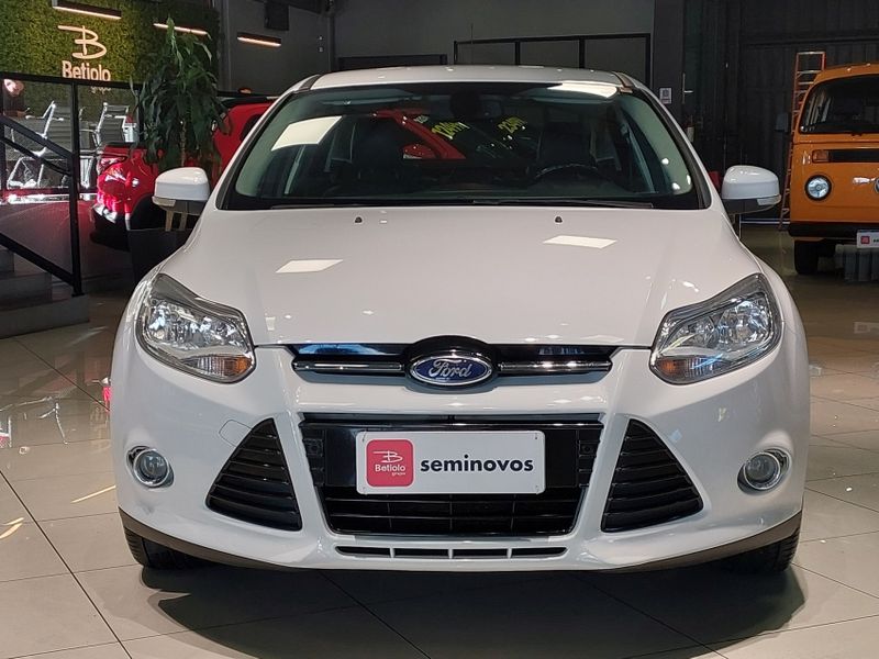Ford FOCUS 2.0 TITANIUM SEDAN 16V FLEX 4P POWERSHIFT 2014/2014 BETIOLO NOVOS E SEMINOVOS LAJEADO / Carros no Vale