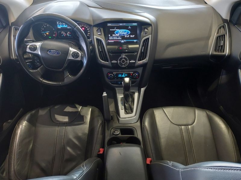 Ford FOCUS 2.0 TITANIUM SEDAN 16V FLEX 4P POWERSHIFT 2014/2014 BETIOLO NOVOS E SEMINOVOS LAJEADO / Carros no Vale