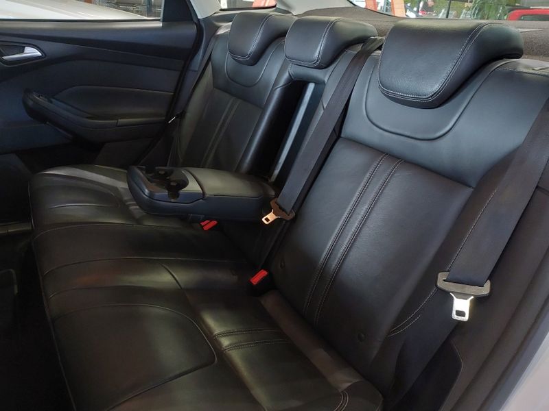 Ford FOCUS 2.0 TITANIUM SEDAN 16V FLEX 4P POWERSHIFT 2014/2014 BETIOLO NOVOS E SEMINOVOS LAJEADO / Carros no Vale
