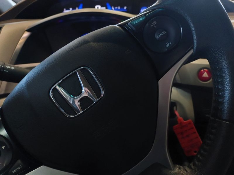 Honda CIVIC 2.0 LXR 16V FLEX 4P AUTOMÁTICO 2013/2014 BETIOLO NOVOS E SEMINOVOS LAJEADO / Carros no Vale