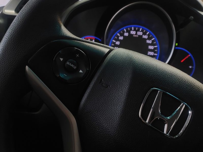 Honda FIT 1.5 LX 16V FLEX 4P AUTOMÁTICO 2015/2016 BETIOLO NOVOS E SEMINOVOS LAJEADO / Carros no Vale