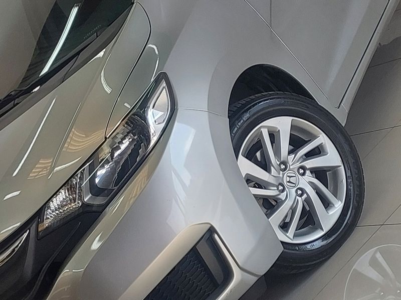 Honda FIT 1.5 LX 16V FLEX 4P AUTOMÁTICO 2015/2016 BETIOLO NOVOS E SEMINOVOS LAJEADO / Carros no Vale