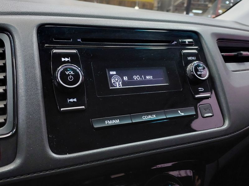 Honda HR-V 1.8 16V FLEX LX 4P AUTOMÁTICO 2016/2017 BETIOLO NOVOS E SEMINOVOS LAJEADO / Carros no Vale