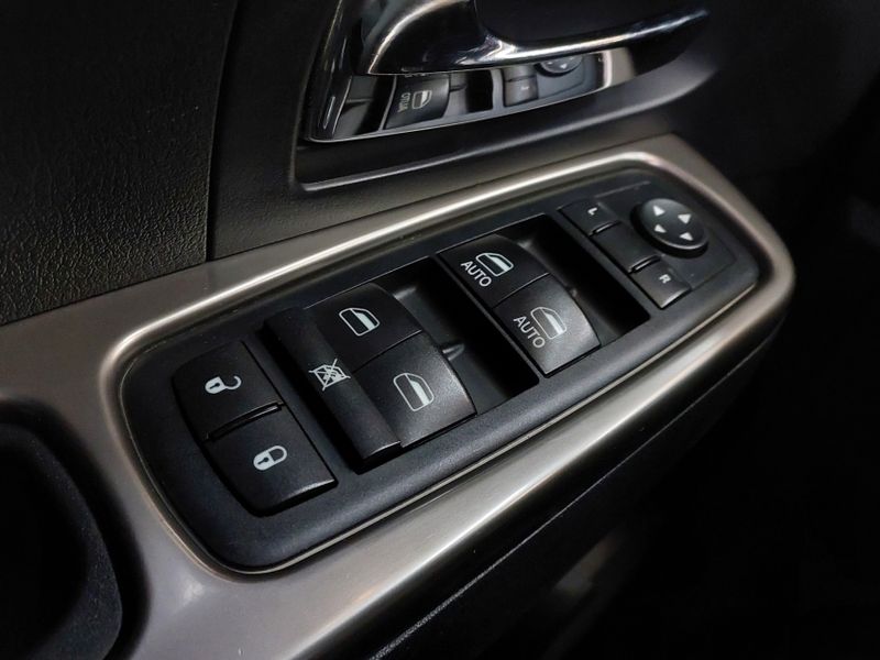 JEEP CHEROKEE 3.7 LIMITED 4X4 V6 12V GASOLINA 4P AUTOMÁTICO 2012/2012 BETIOLO NOVOS E SEMINOVOS LAJEADO / Carros no Vale