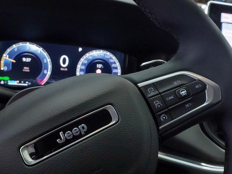 JEEP COMPASS 1.3 T270 TURBO FLEX LONGITUDE AT6 2025/2025 BETIOLO NOVOS E SEMINOVOS LAJEADO / Carros no Vale