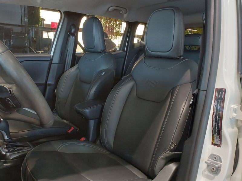 JEEP RENEGADE 1.3 T270 TURBO FLEX LONGITUDE AT6 2022/2023 BETIOLO NOVOS E SEMINOVOS LAJEADO / Carros no Vale
