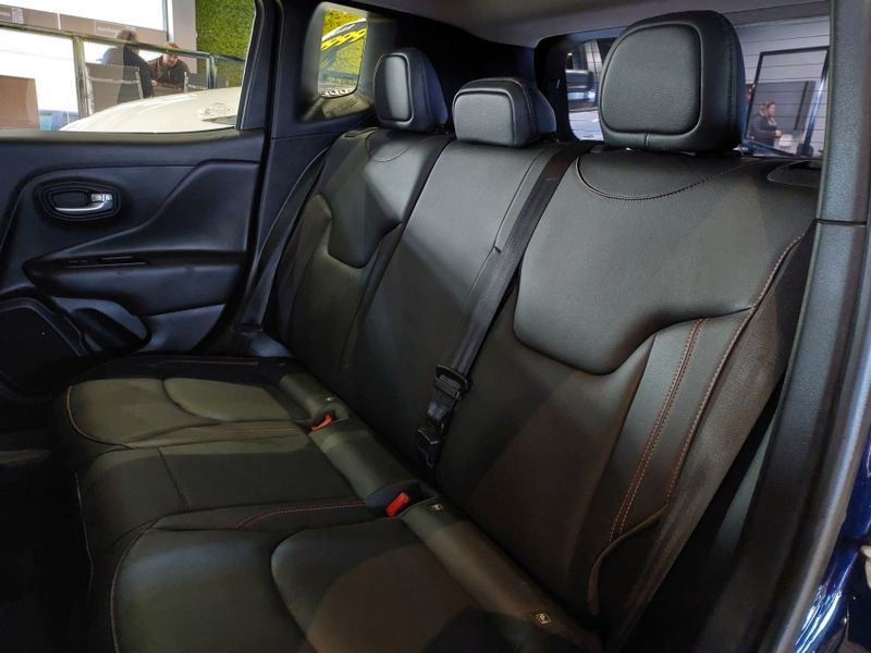 JEEP RENEGADE 1.3 T270 TURBO FLEX TRAILHAWK 4X4 AT9 2022/2022 BETIOLO NOVOS E SEMINOVOS LAJEADO / Carros no Vale