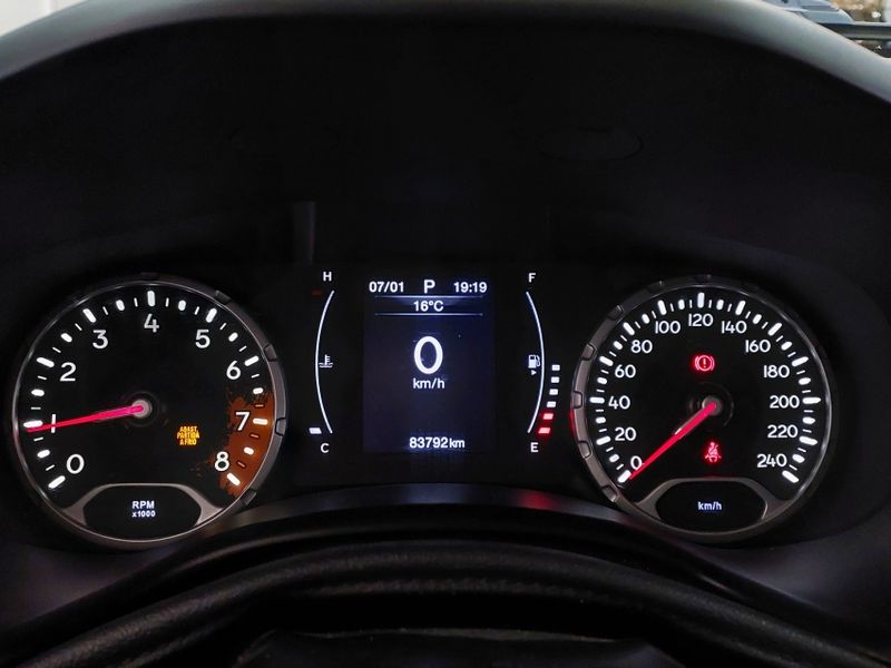 JEEP RENEGADE 1.8 16V FLEX 4P AUTOMÁTICO 2017/2017 BETIOLO NOVOS E SEMINOVOS LAJEADO / Carros no Vale