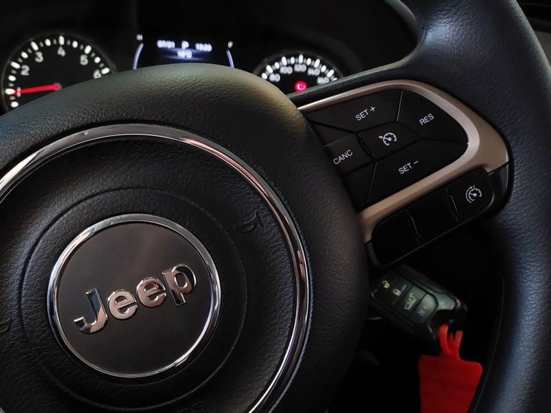 JEEP RENEGADE 1.8 16V FLEX 4P AUTOMÁTICO 2017/2017 BETIOLO NOVOS E SEMINOVOS LAJEADO / Carros no Vale