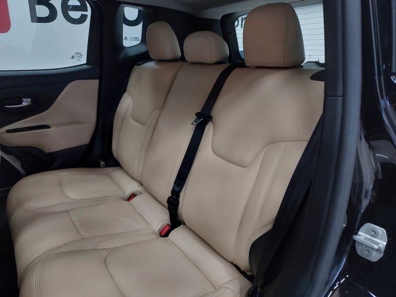 JEEP RENEGADE 1.8 16V FLEX LONGITUDE 4P AUTOMÁTICO 2016/2016 BETIOLO NOVOS E SEMINOVOS LAJEADO / Carros no Vale