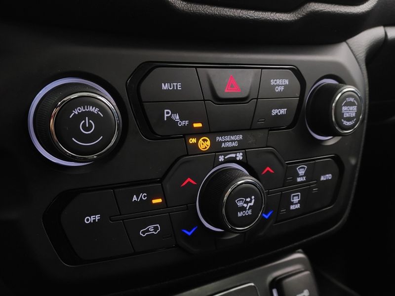 JEEP RENEGADE 1.8 16V FLEX LONGITUDE 4P AUTOMÁTICO 2021/2021 BETIOLO NOVOS E SEMINOVOS LAJEADO / Carros no Vale