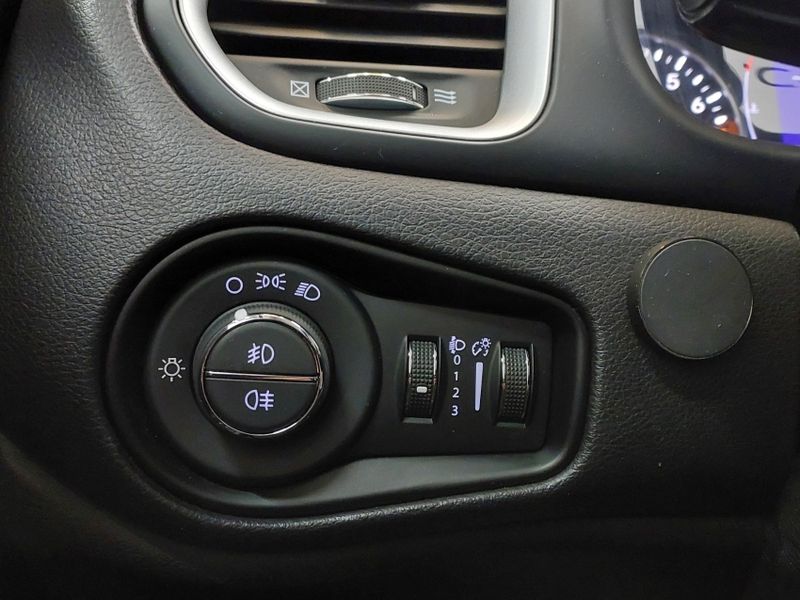 JEEP RENEGADE 1.8 16V FLEX LONGITUDE 4P AUTOMÁTICO 2021/2021 BETIOLO NOVOS E SEMINOVOS LAJEADO / Carros no Vale