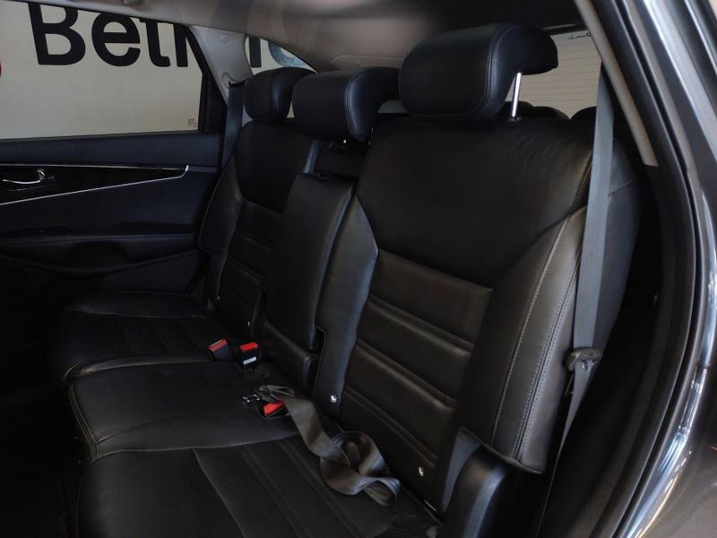KIA SORENTO 3.3 V6 GASOLINA EX 7L AUTOMATICO 2015/2016 BETIOLO NOVOS E SEMINOVOS LAJEADO / Carros no Vale