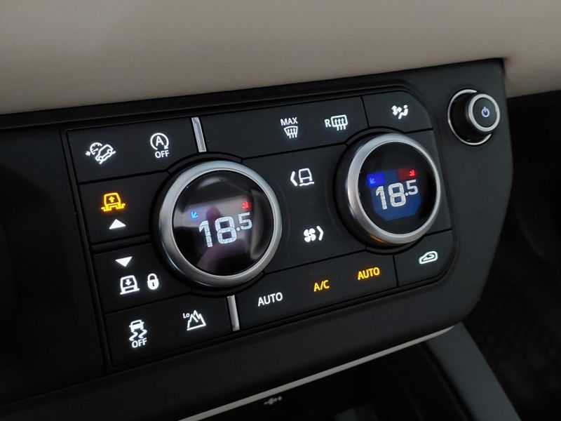Land Rover DEFENDER 2.0 P300 GASOLINA 110 SE AWD AUTOMÁTICO 2020/2020 BETIOLO NOVOS E SEMINOVOS LAJEADO / Carros no Vale