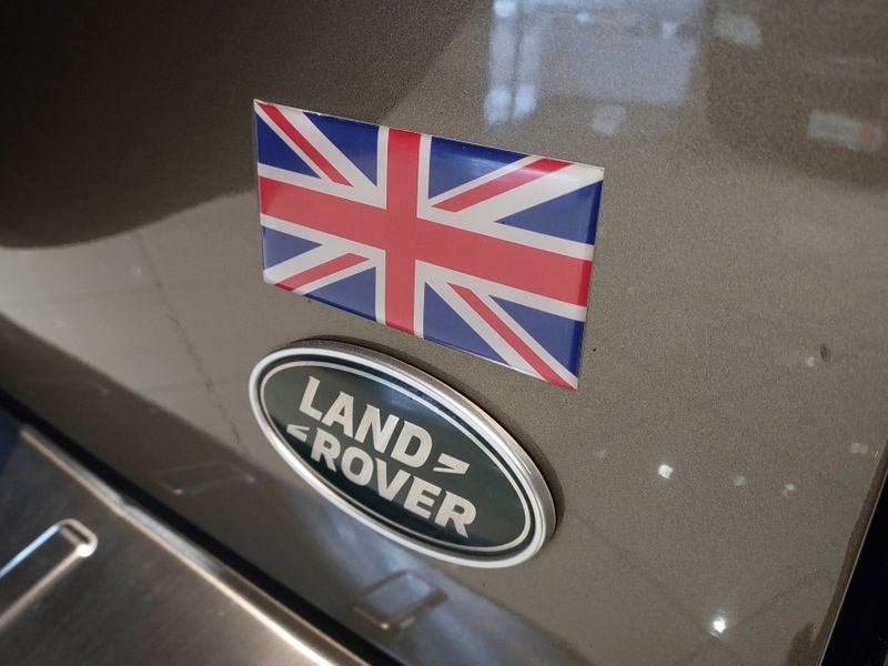 Land Rover DEFENDER 2.0 P300 GASOLINA 110 SE AWD AUTOMÁTICO 2020/2020 BETIOLO NOVOS E SEMINOVOS LAJEADO / Carros no Vale