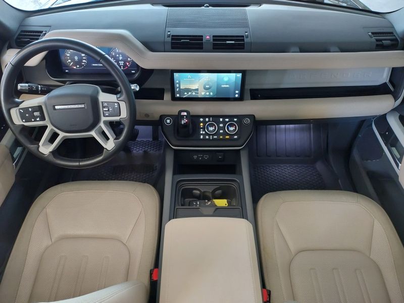Land Rover DEFENDER 2.0 P300 GASOLINA 110 SE AWD AUTOMÁTICO 2020/2020 BETIOLO NOVOS E SEMINOVOS LAJEADO / Carros no Vale