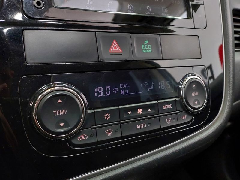Mitsubishi OUTLANDER 2.2 4X4 16V DIESEL 4P AUTOMÁTICO 2017/2018 BETIOLO NOVOS E SEMINOVOS LAJEADO / Carros no Vale