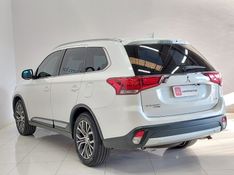 Mitsubishi OUTLANDER 2.2 4X4 16V DIESEL 4P AUTOMÁTICO 2017/2018 BETIOLO NOVOS E SEMINOVOS LAJEADO / Carros no Vale