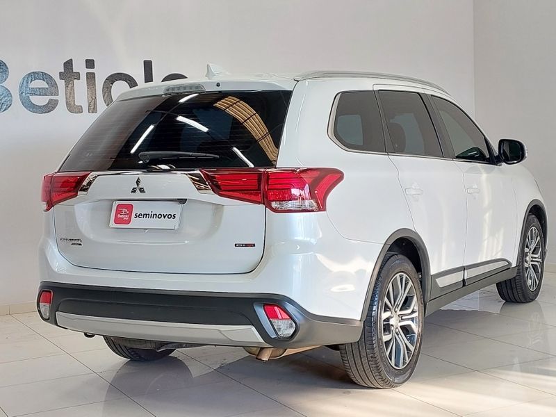 Mitsubishi OUTLANDER 2.2 4X4 16V DIESEL 4P AUTOMÁTICO 2017/2018 BETIOLO NOVOS E SEMINOVOS LAJEADO / Carros no Vale