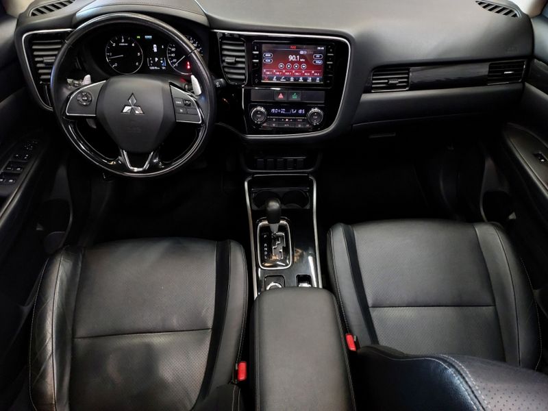 Mitsubishi OUTLANDER 2.2 4X4 16V DIESEL 4P AUTOMÁTICO 2017/2018 BETIOLO NOVOS E SEMINOVOS LAJEADO / Carros no Vale