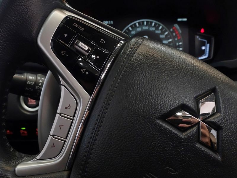 Mitsubishi PAJERO SPORT 2.4 16V MIVEC TURBO DIESEL HPE-S AWD AUTOMÁTICO 2022/2023 BETIOLO NOVOS E SEMINOVOS LAJEADO / Carros no Vale