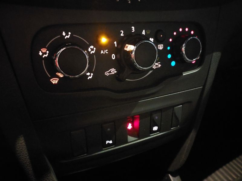 Renault STEPWAY 1.6 16V SCE FLEX ZEN MANUAL 2022/2023 BETIOLO NOVOS E SEMINOVOS LAJEADO / Carros no Vale