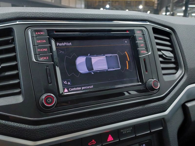 Volkswagen AMAROK 2.0 HIGHLINE 4X4 CD 16V TURBO INTERCOOLER DIESEL 4P AUTOMÁTICO 2018/2018 BETIOLO NOVOS E SEMINOVOS LAJEADO / Carros no Vale