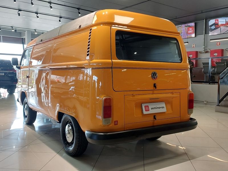 Volkswagen KOMBI 1.4 MI FURGÃO 8V FLEX 3P MANUAL 2005/2006 BETIOLO NOVOS E SEMINOVOS LAJEADO / Carros no Vale