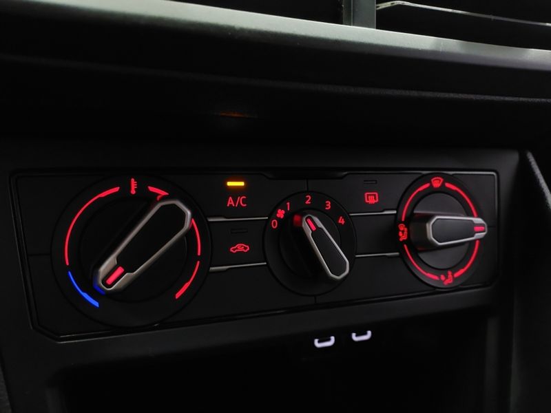 Volkswagen NIVUS 1.0 200 TSI TOTAL FLEX COMFORTLINE AUTOMÁTICO 2023/2023 BETIOLO NOVOS E SEMINOVOS LAJEADO / Carros no Vale