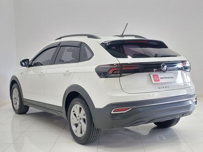 Volkswagen NIVUS 1.0 200 TSI TOTAL FLEX COMFORTLINE AUTOMÁTICO 2023/2023 BETIOLO NOVOS E SEMINOVOS LAJEADO / Carros no Vale