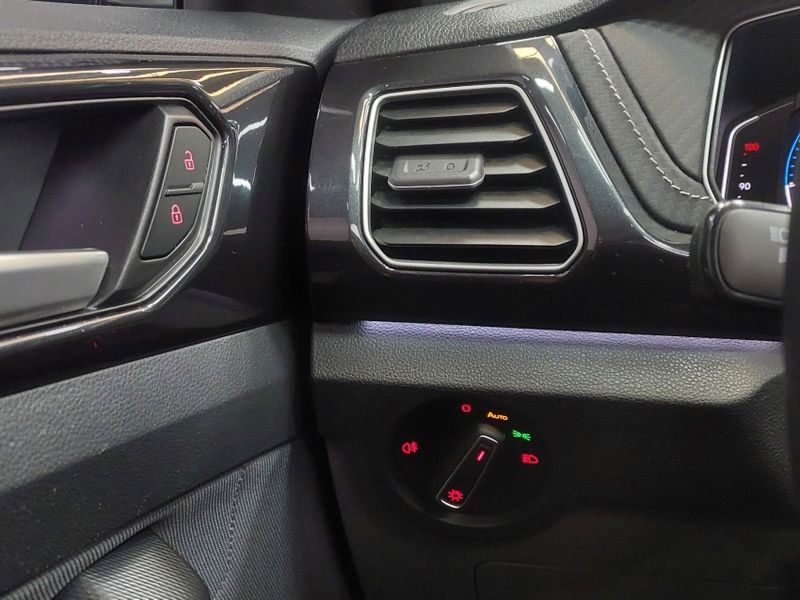 Volkswagen T-CROSS 1.0 200 TSI TOTAL FLEX COMFORTLINE AUTOMÁTICO 2024/2025 BETIOLO NOVOS E SEMINOVOS LAJEADO / Carros no Vale