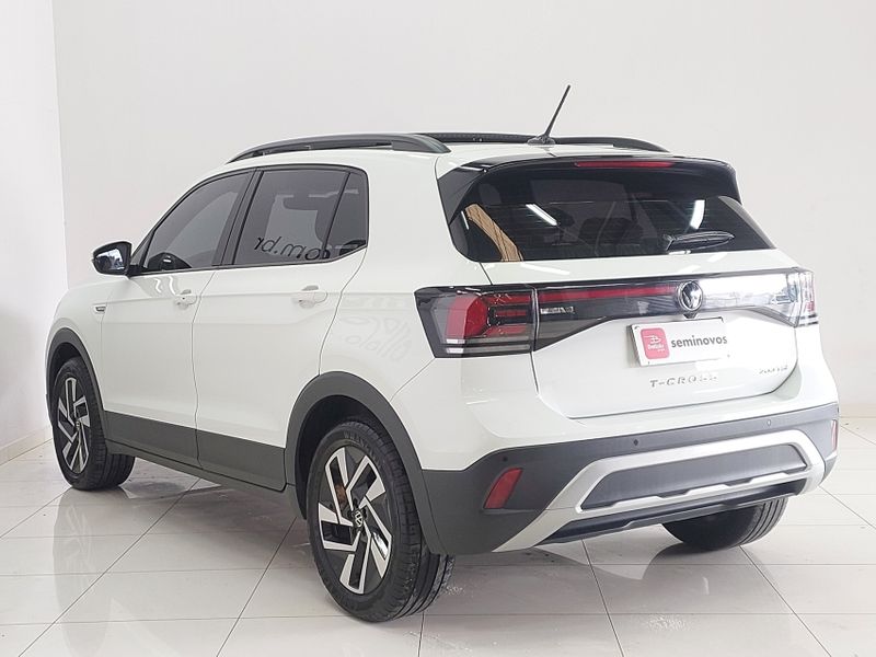 Volkswagen T-CROSS 1.0 200 TSI TOTAL FLEX COMFORTLINE AUTOMÁTICO 2024/2025 BETIOLO NOVOS E SEMINOVOS LAJEADO / Carros no Vale